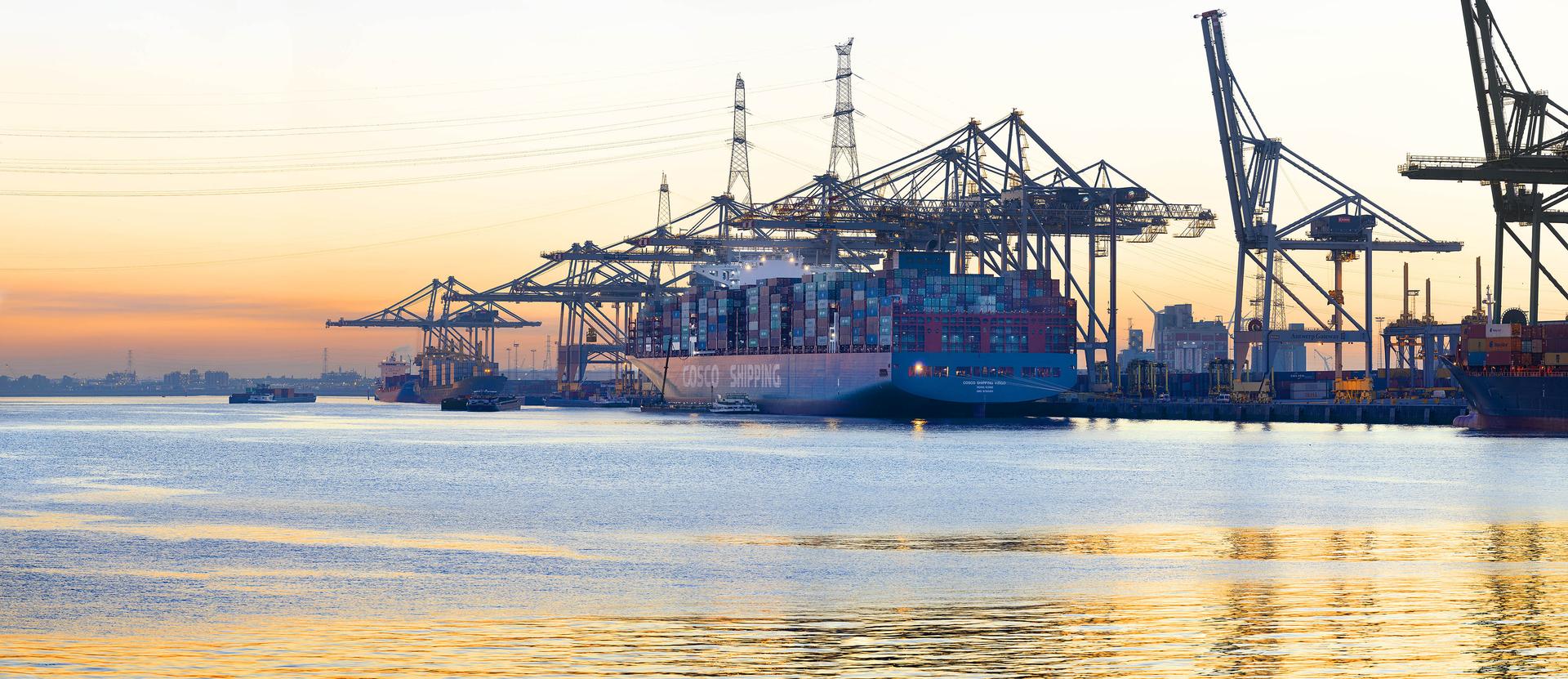 0.86977900 1615904441 SUNSET AND SHIP